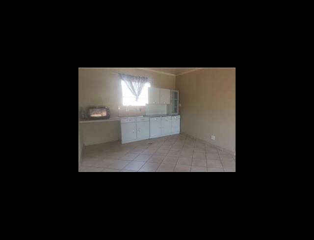 3 BEDROOM HOUSE FOR SALE IN OOS EINDE